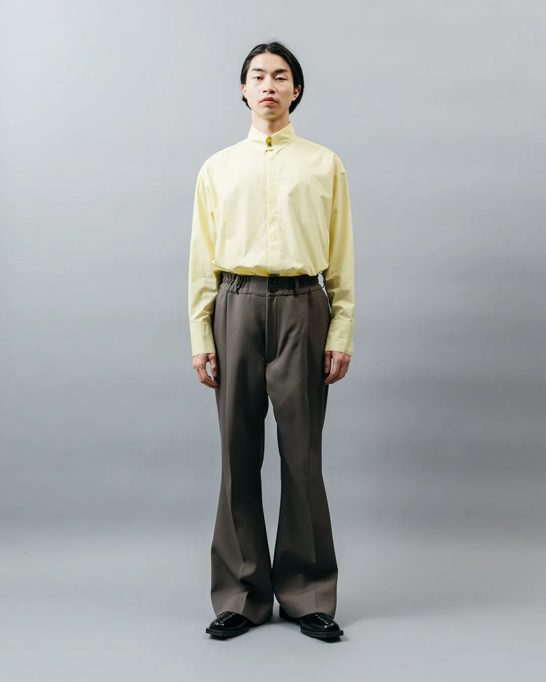 HEAVY WOOL GABARDINE FLARE EASY TROUSERS .10【GUNMETAL】