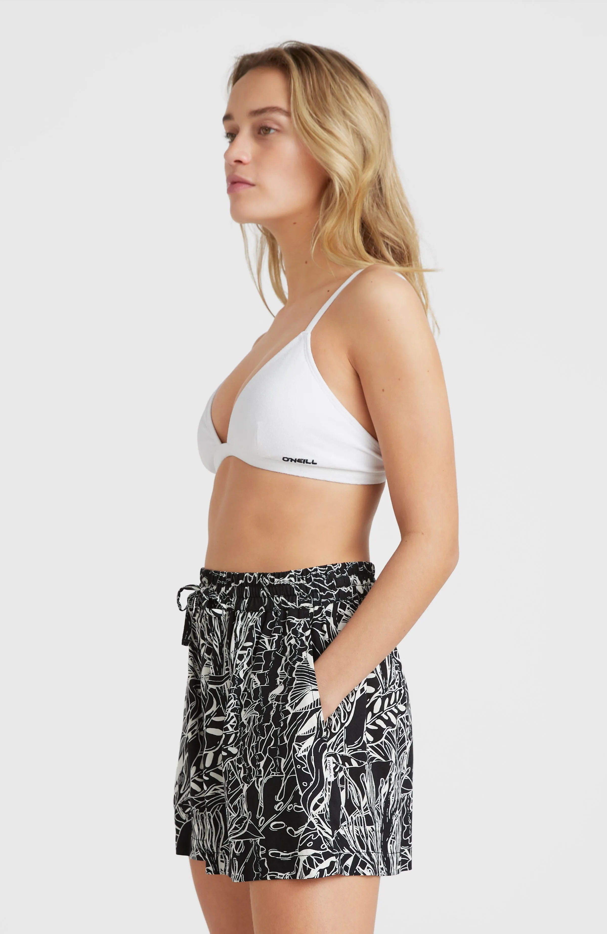 Java Wave High-Waist Shorts | White . Black Comic Seaweed