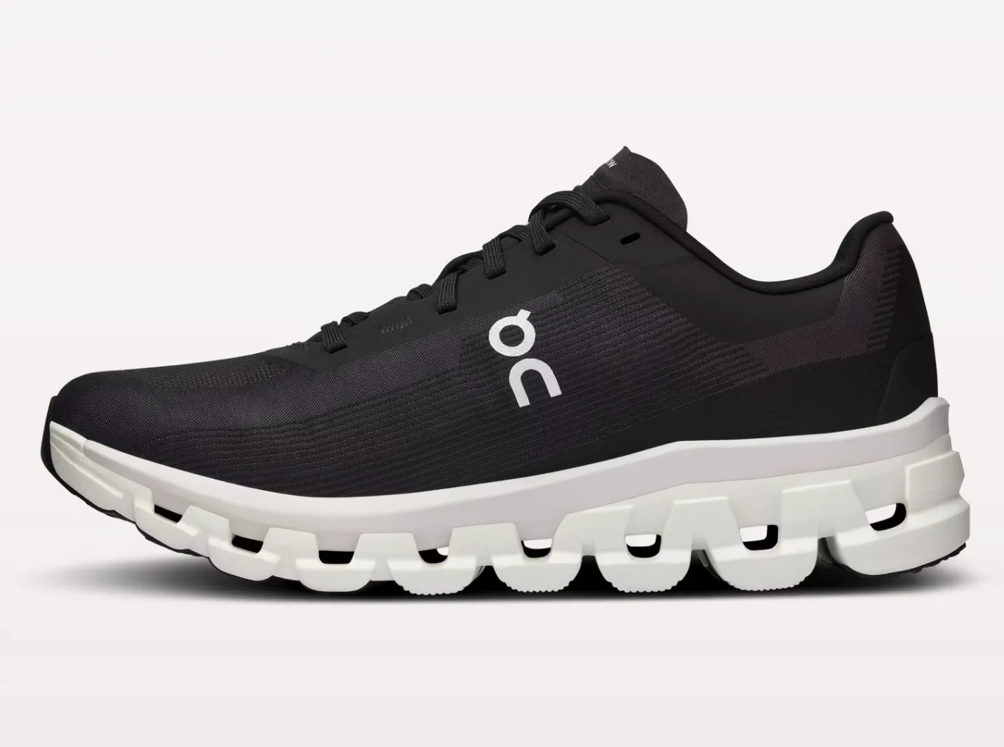 On Mens Cloudflow 4- Black/White (3MD30100299)