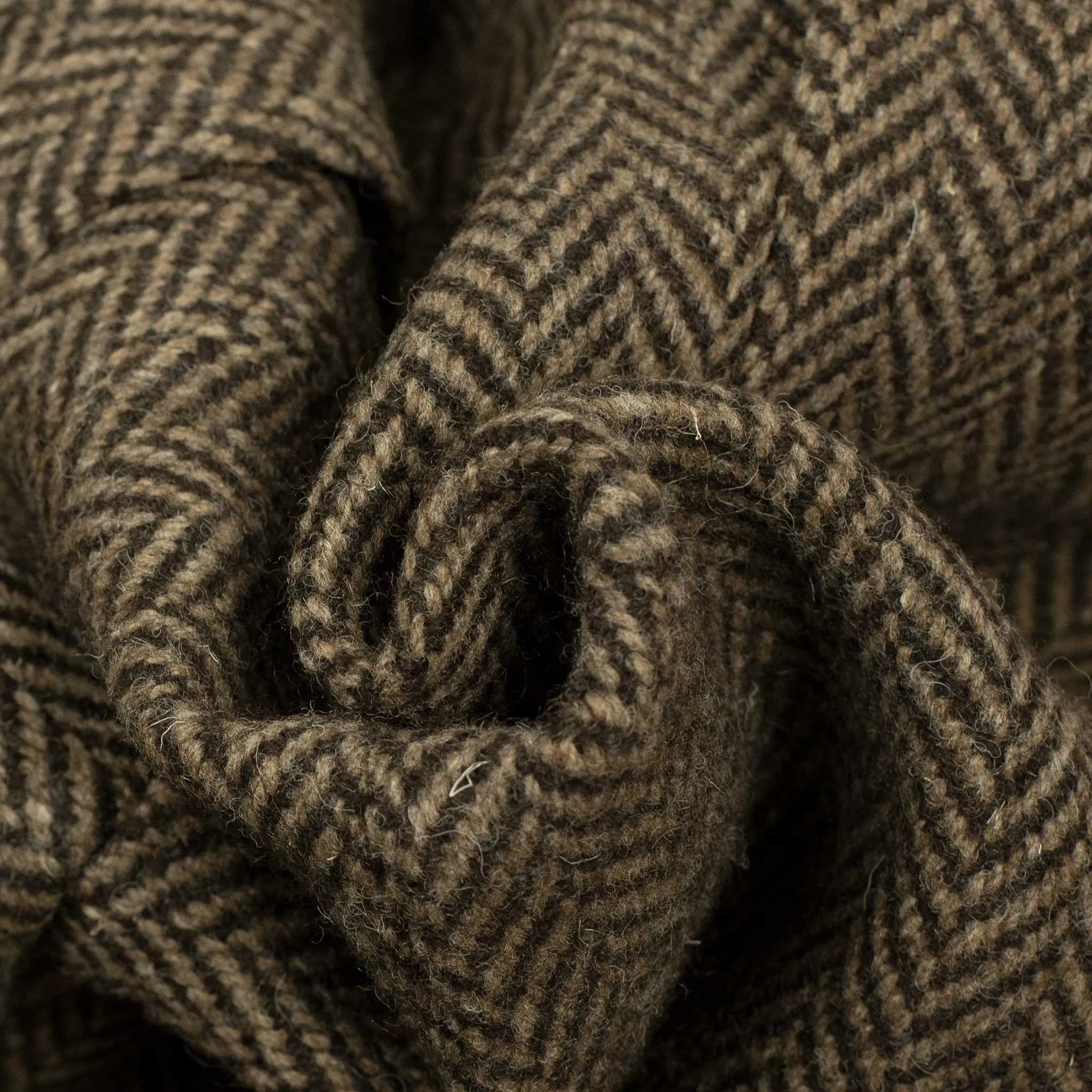 x Sartoria Carrara: Chesterfield coat in brown and chocolate herringbone undyed wool